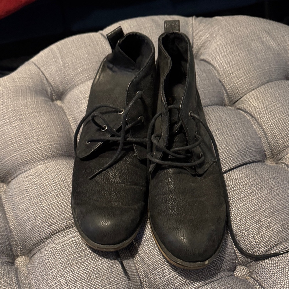 Women’s Black Leather Shoes